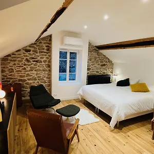 https://villa-les-roches-dyzeron.hotels-rhonealpes.com